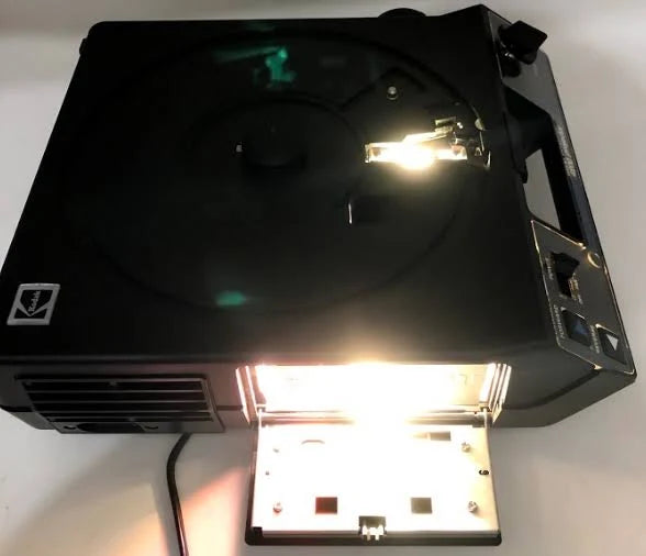 Kodak 4200 Carousel Slide Projector H680786