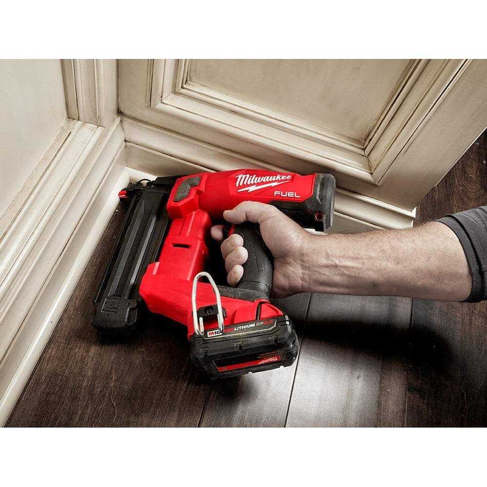 Milwaukee M18 FUEL 18 Gauge Brad Nailer U517863
