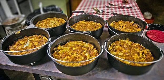 Camp Chef 12 inch Cast Iron Dutch Oven, 8 qt Z89643