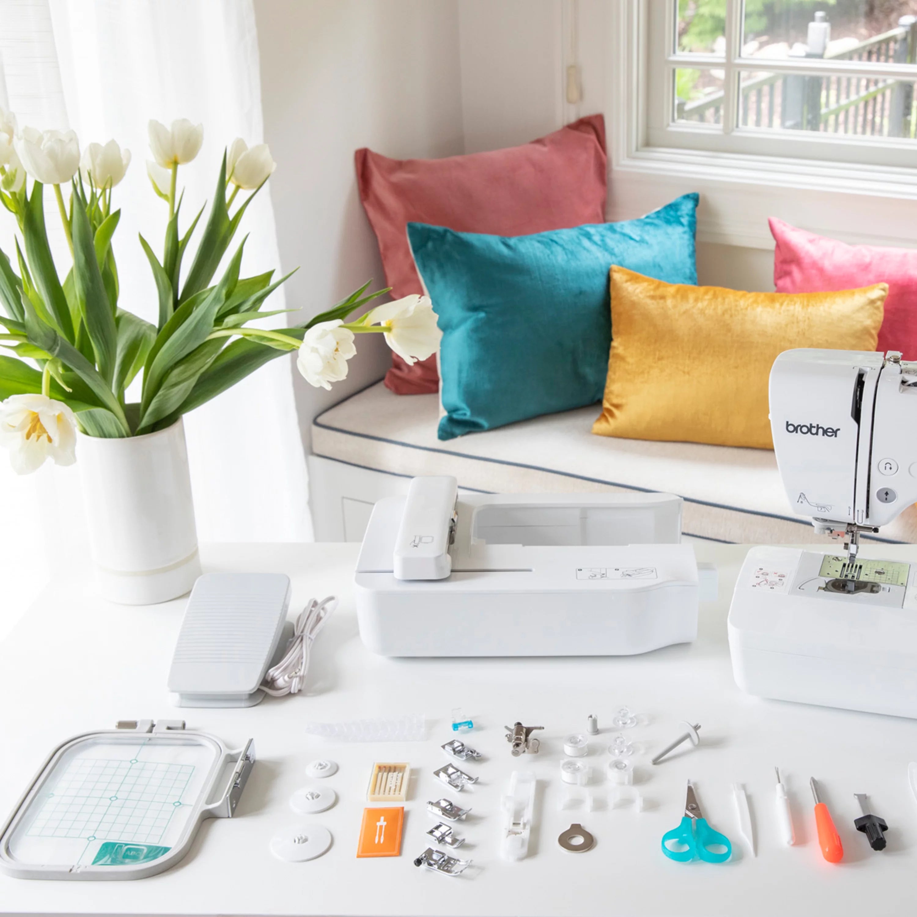 Brother SE700 Computerized Sewing & Embroidery Machine S9143