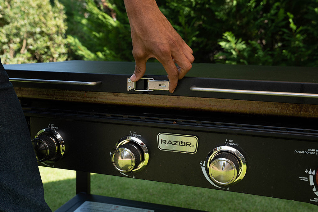 Razor 4-Burner Griddle with Folding Shelves T78041