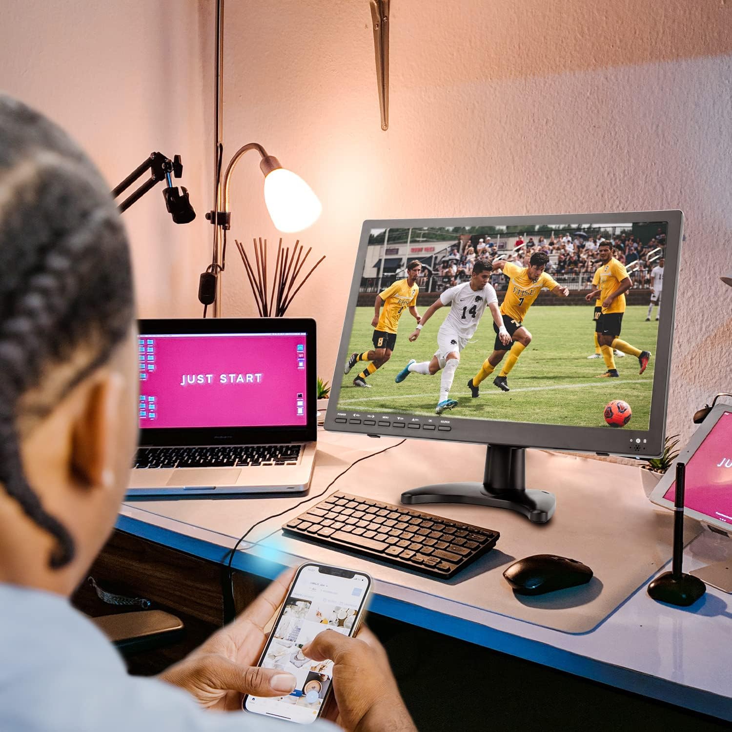 17 inch Widescreen LED Portable TV with ATSC Tuner, HDMI, USB V7802
